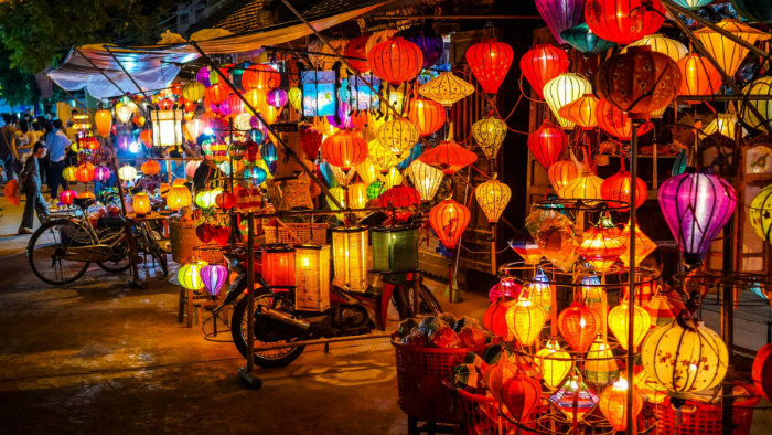 Thuê xe từ Đà Nẵng đi Hội An ghé chơi chợ đêm