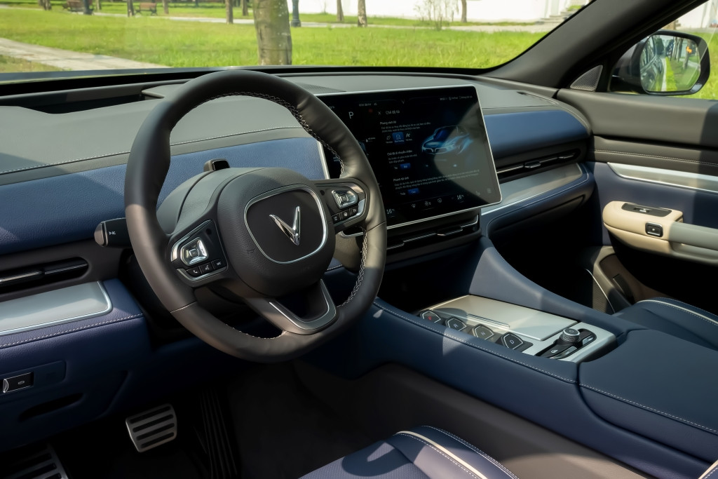 27 khách hàng đầu tiên nhận xe SUV điện cỡ lớn VinFast VF 9