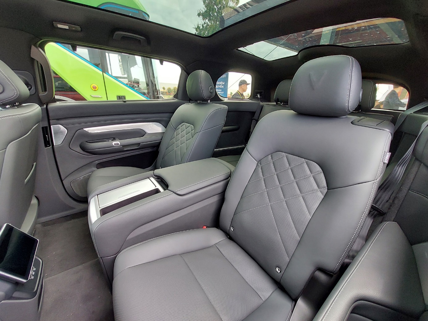 Giá Xe Vinfast VF9 : Cập Nhật Chính Hãng Giá Xe Lăn Bánh, Thông Số Kĩ Thuật & Ưu Đãi Hôm Nay