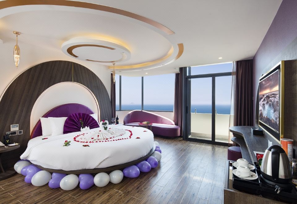 Khách sạn V Nha Trang, xem đánh giá và giá phòng | Trip.com