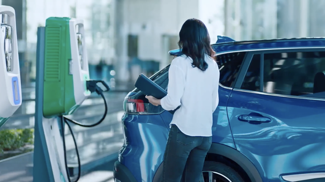 Ra mắt VinFast VF e34 - Xe điện hot nhất Việt Nam sẵn sàng lăn bánh trên  đường phố