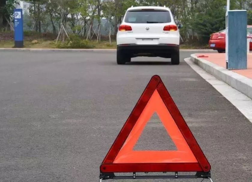 美国发明多功能警示牌，可应急可充电，关键时刻能救命！_手机搜狐网