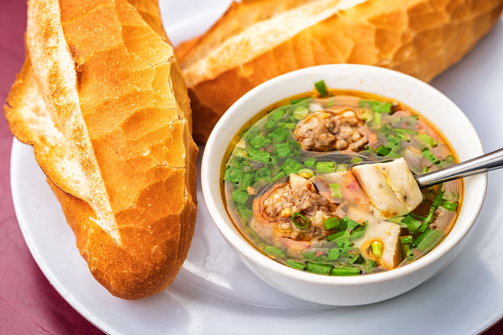 Bánh mì Đà Lạt: 17 quán “gây nghiện” cho tín đồ sành ăn