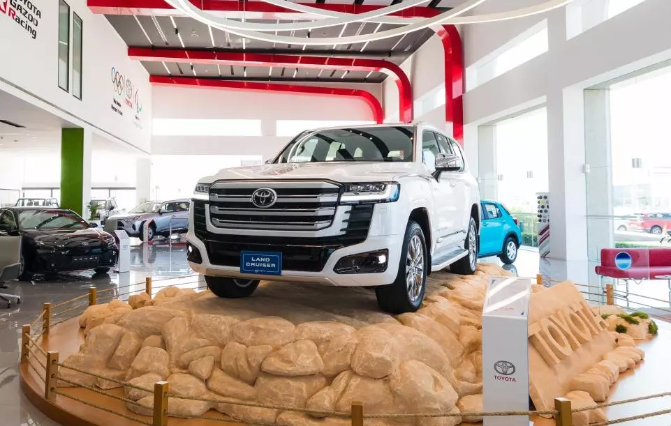 Toyota Land Cruiser LC300 Hybrid chưa bán ở Việt Nam đã kênh giá đến 700 triệu đồng tại đại lý tư nhân